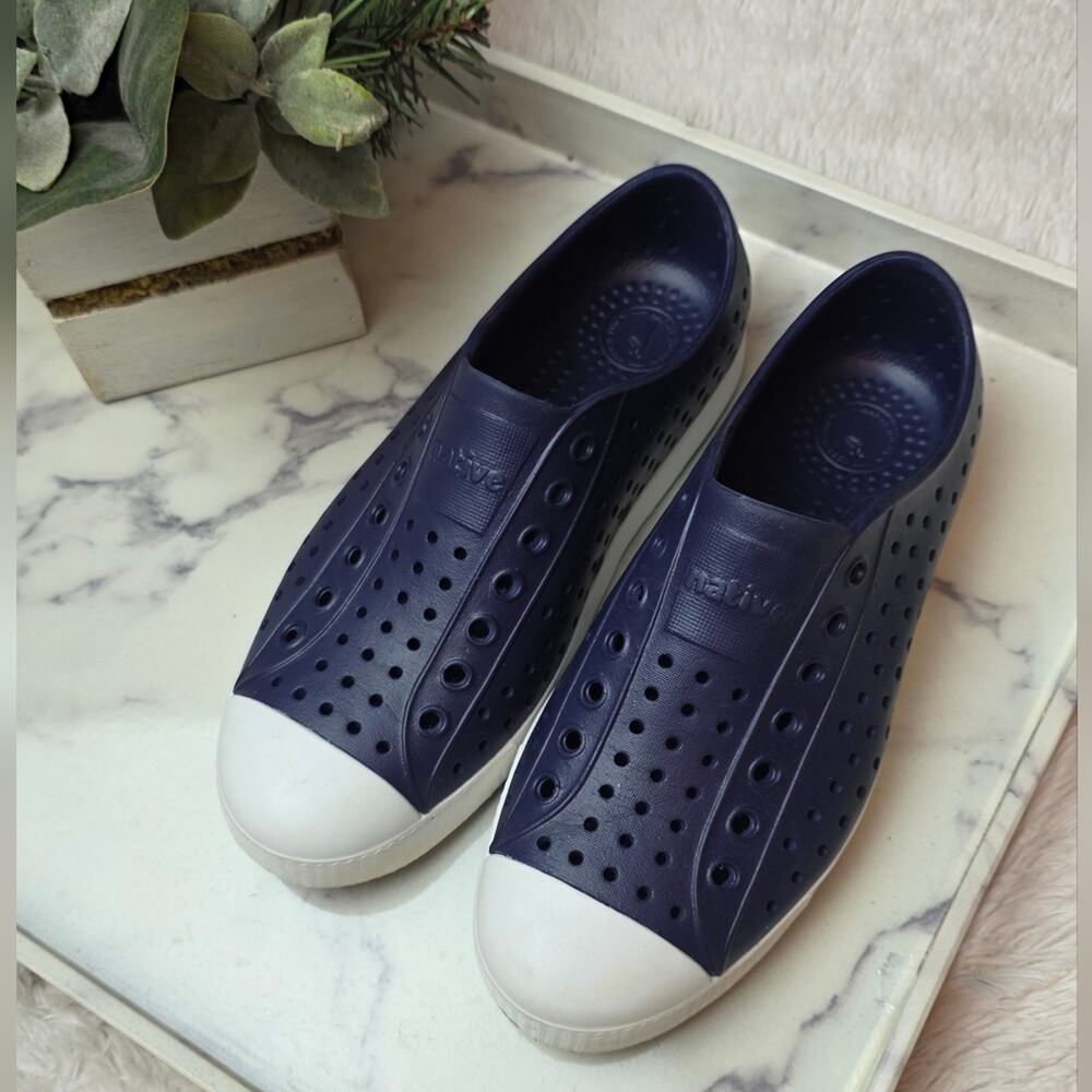 NATIVE Jefferson Blue And White Shoes Outdoor Beach Women's Size 7